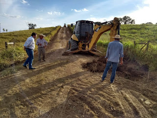 Prefeitura recupera estradas rurais do Distrito do Vassoural